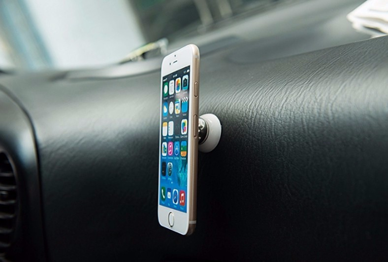 Univerzální magnetický držák na mobil do auta