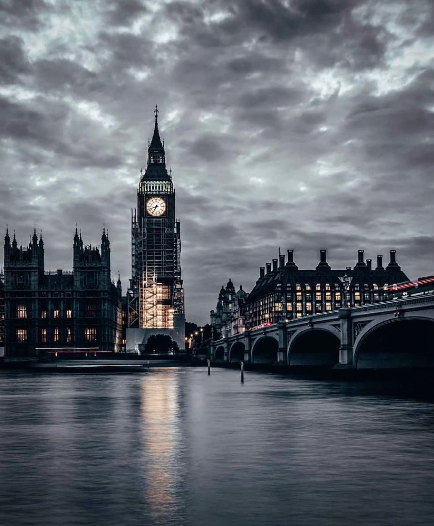 Londýn je hlavní město Spojeného království Velké Británie a Severního Irska